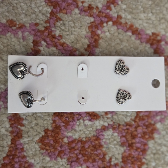 Mixed Jewelry Bag Of Earrings with Gold and Silver Tones - Picture 5 of 16